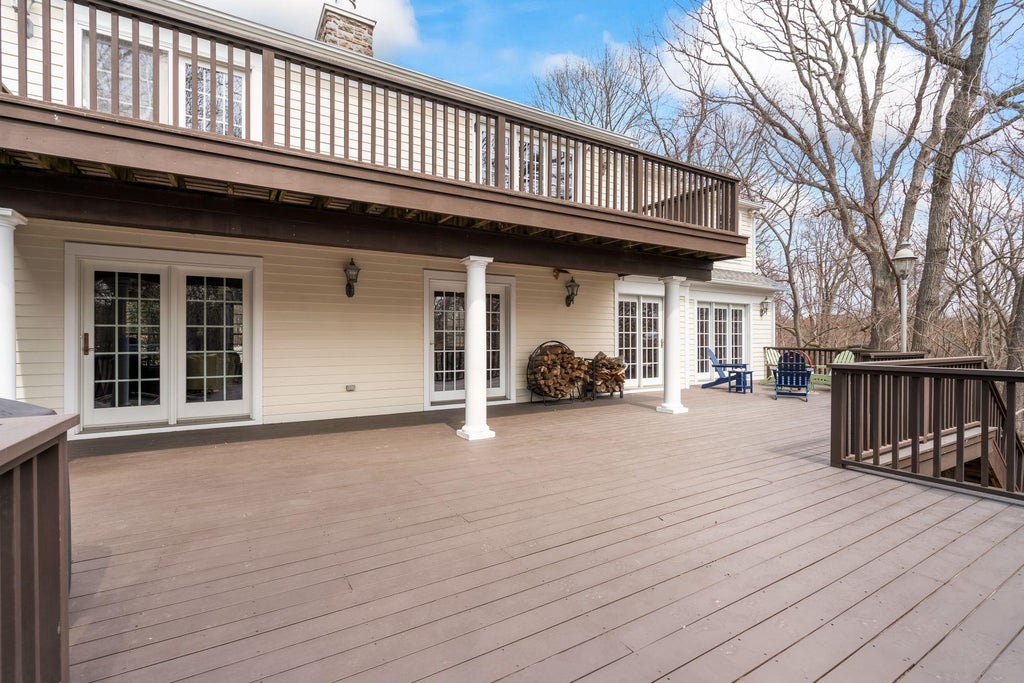 32 of 42 - 9 Oakwood Drive, Lloyd Harbor, NY
