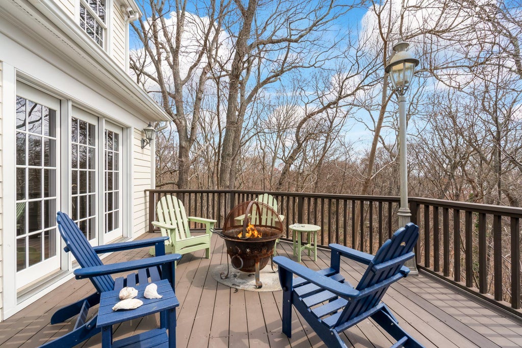33 of 42 - 9 Oakwood Drive, Lloyd Harbor, NY