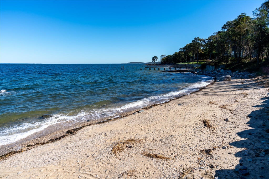 35 of 42 - 9 Oakwood Drive, Lloyd Harbor, NY