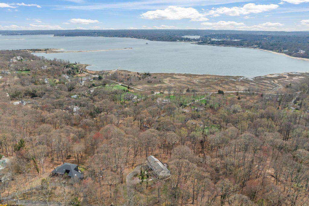 39 of 42 - 9 Oakwood Drive, Lloyd Harbor, NY