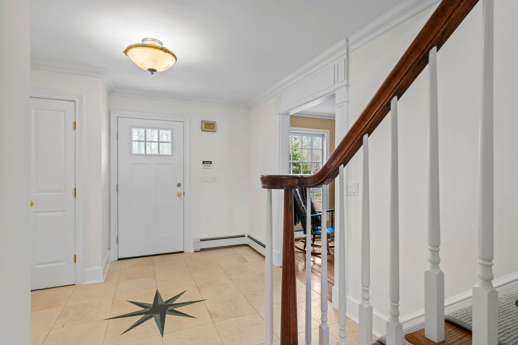 8 of 42 - 9 Oakwood Drive, Lloyd Harbor, NY