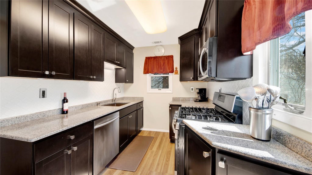 9 of 27 - 74 Heathcote Road, Yonkers, NY