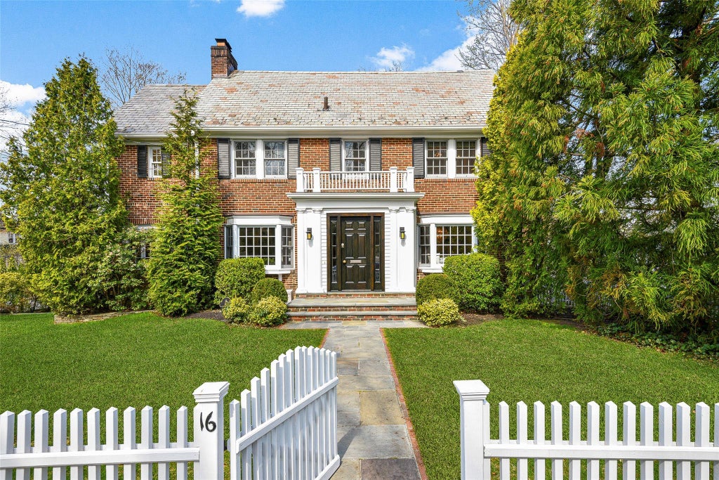 1 of 50 - 16 Locust Avenue, Larchmont, NY