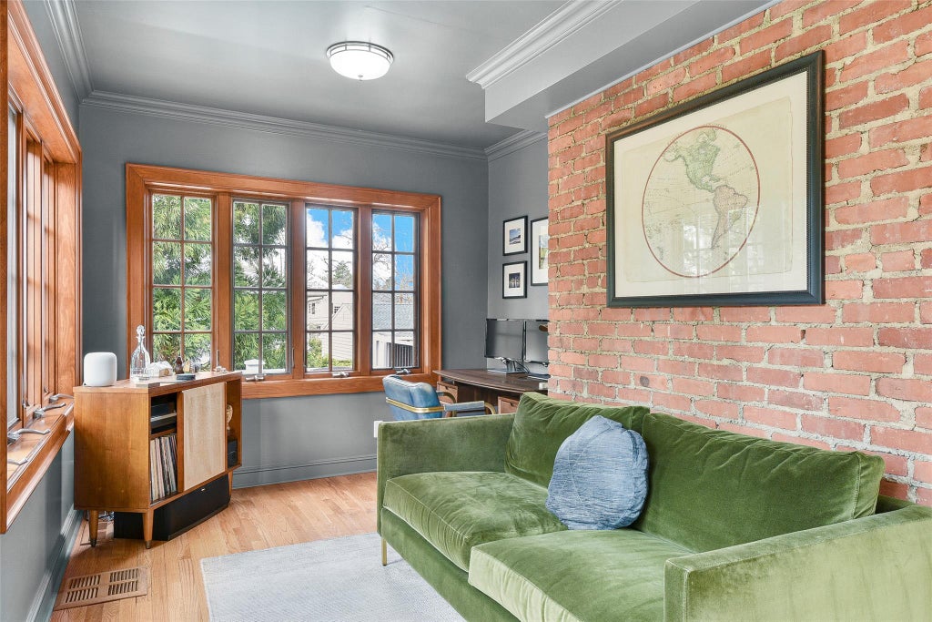 9 of 50 - 16 Locust Avenue, Larchmont, NY