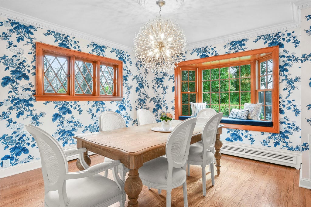 13 of 50 - 16 Locust Avenue, Larchmont, NY
