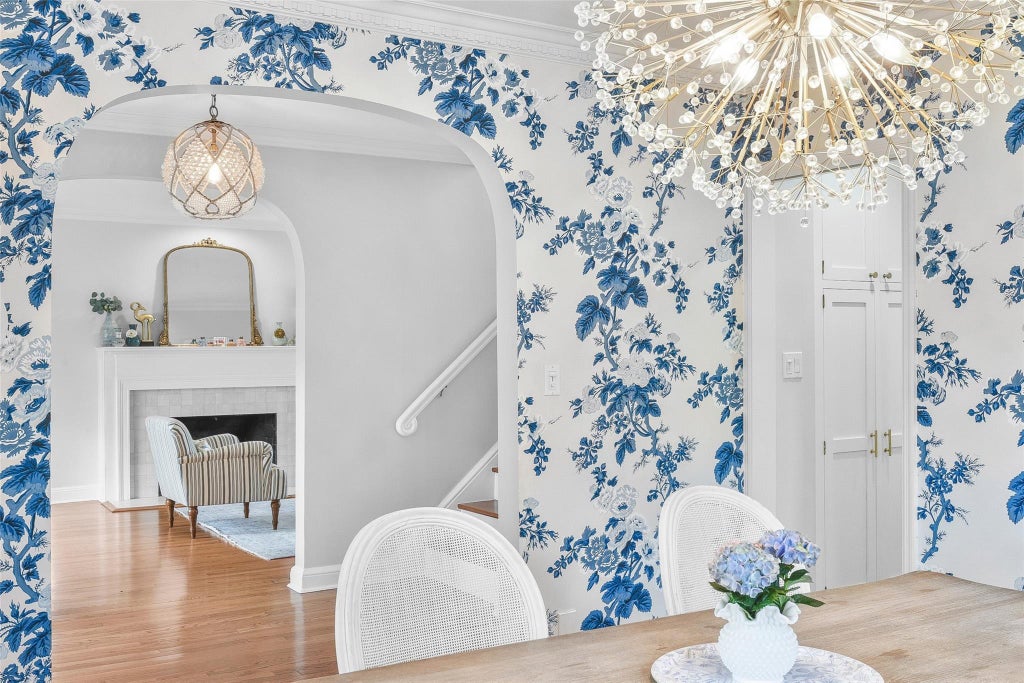 14 of 50 - 16 Locust Avenue, Larchmont, NY