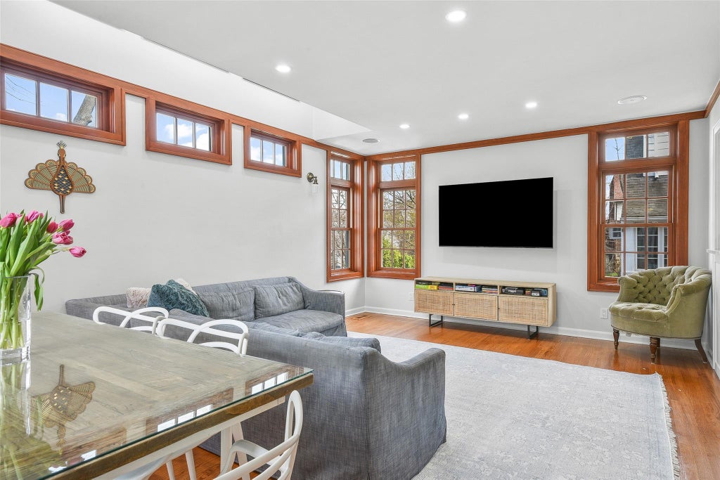18 of 50 - 16 Locust Avenue, Larchmont, NY
