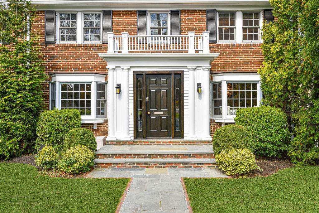 1 of 50 - 16 Locust Avenue, Larchmont, NY