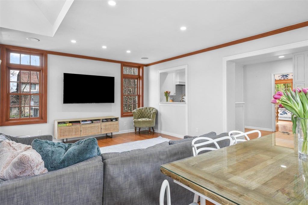 19 of 50 - 16 Locust Avenue, Larchmont, NY