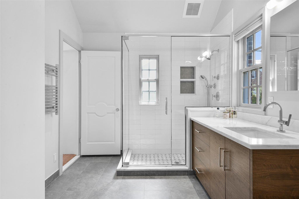 29 of 50 - 16 Locust Avenue, Larchmont, NY
