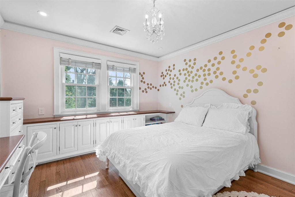 30 of 50 - 16 Locust Avenue, Larchmont, NY