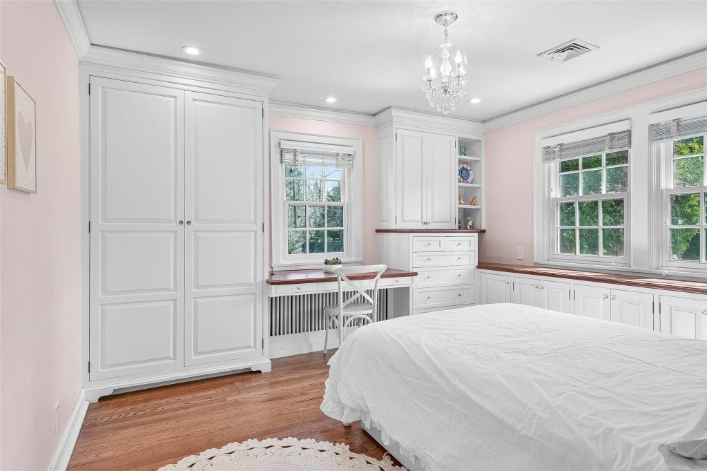 31 of 50 - 16 Locust Avenue, Larchmont, NY