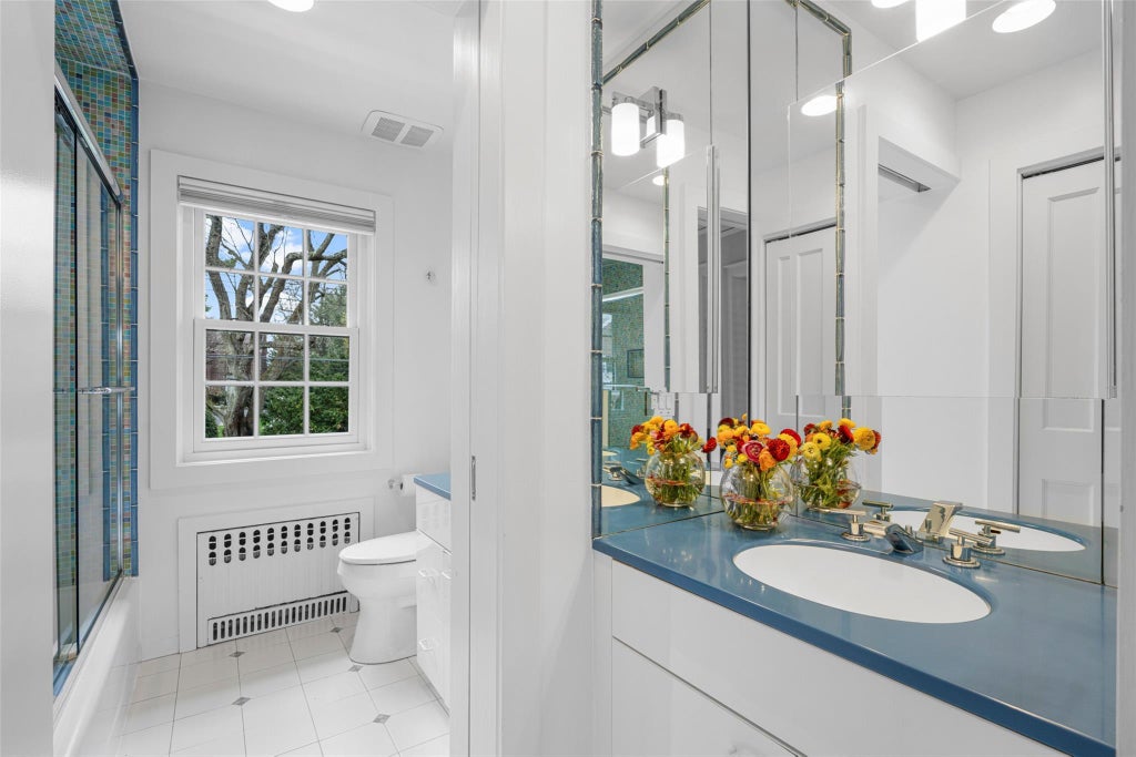 34 of 50 - 16 Locust Avenue, Larchmont, NY