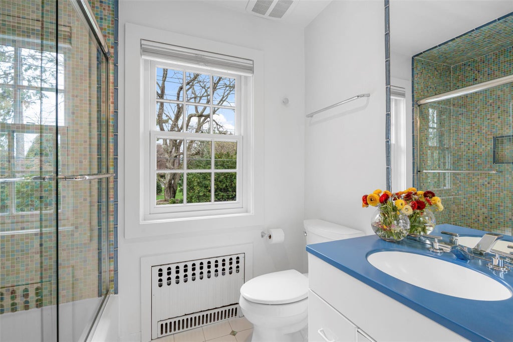35 of 50 - 16 Locust Avenue, Larchmont, NY