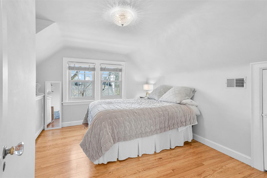 36 of 50 - 16 Locust Avenue, Larchmont, NY