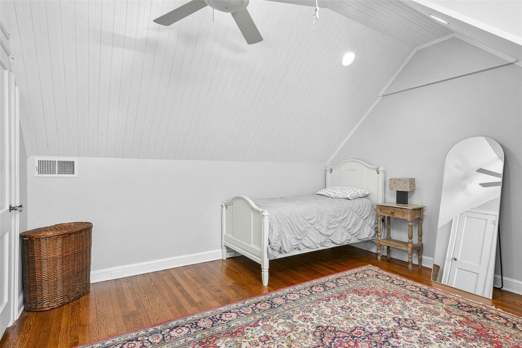 37 of 50 - 16 Locust Avenue, Larchmont, NY