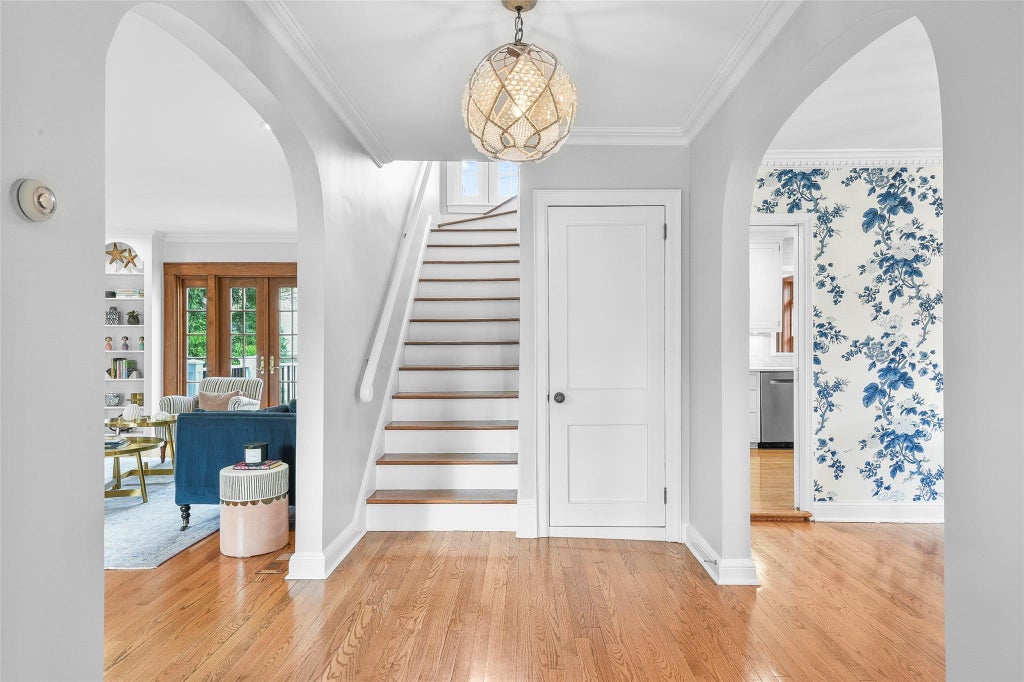 3 of 50 - 16 Locust Avenue, Larchmont, NY