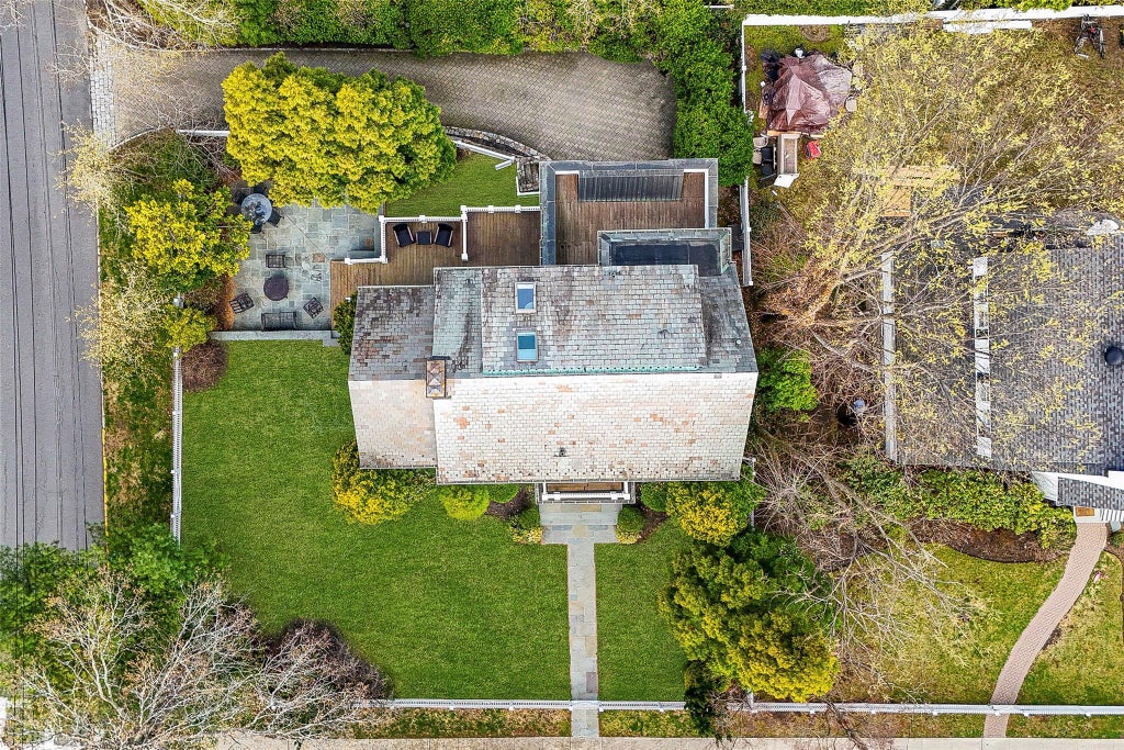 42 of 50 - 16 Locust Avenue, Larchmont, NY