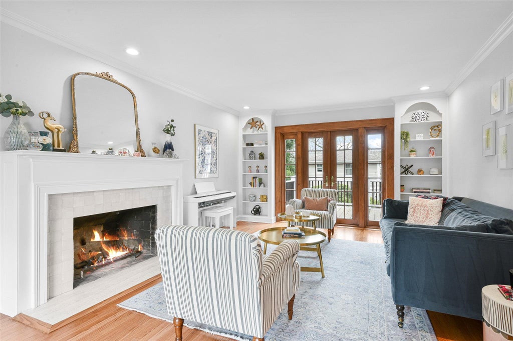 7 of 50 - 16 Locust Avenue, Larchmont, NY
