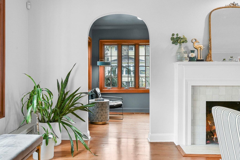 8 of 50 - 16 Locust Avenue, Larchmont, NY