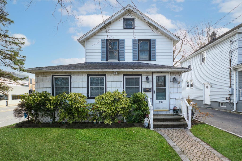 1 of 12 - 201 Jamaica Boulevard, Carle Place, NY