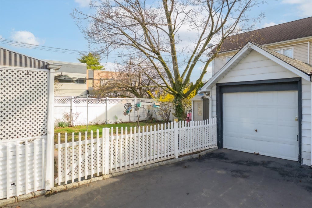 3 of 12 - 201 Jamaica Boulevard, Carle Place, NY