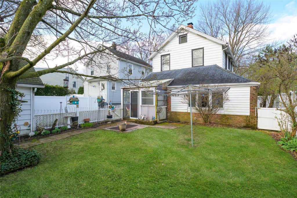 6 of 12 - 201 Jamaica Boulevard, Carle Place, NY