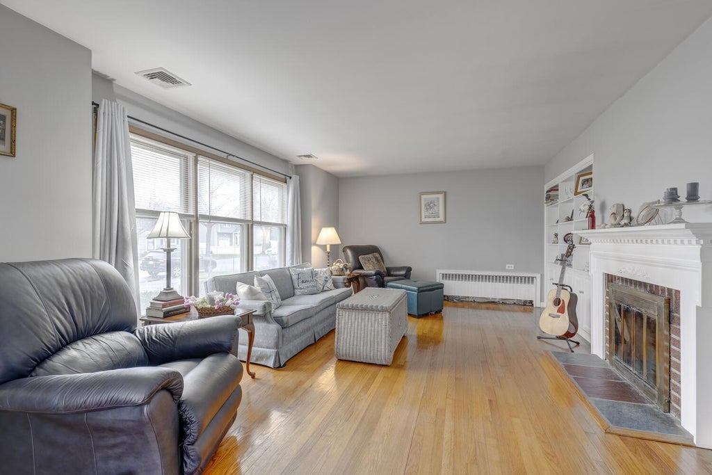 4 of 22 - 125 11th Avenue, Huntington Station, NY