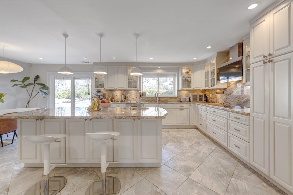 13 of 39 - 60 Juniper Lane, Muttontown, NY