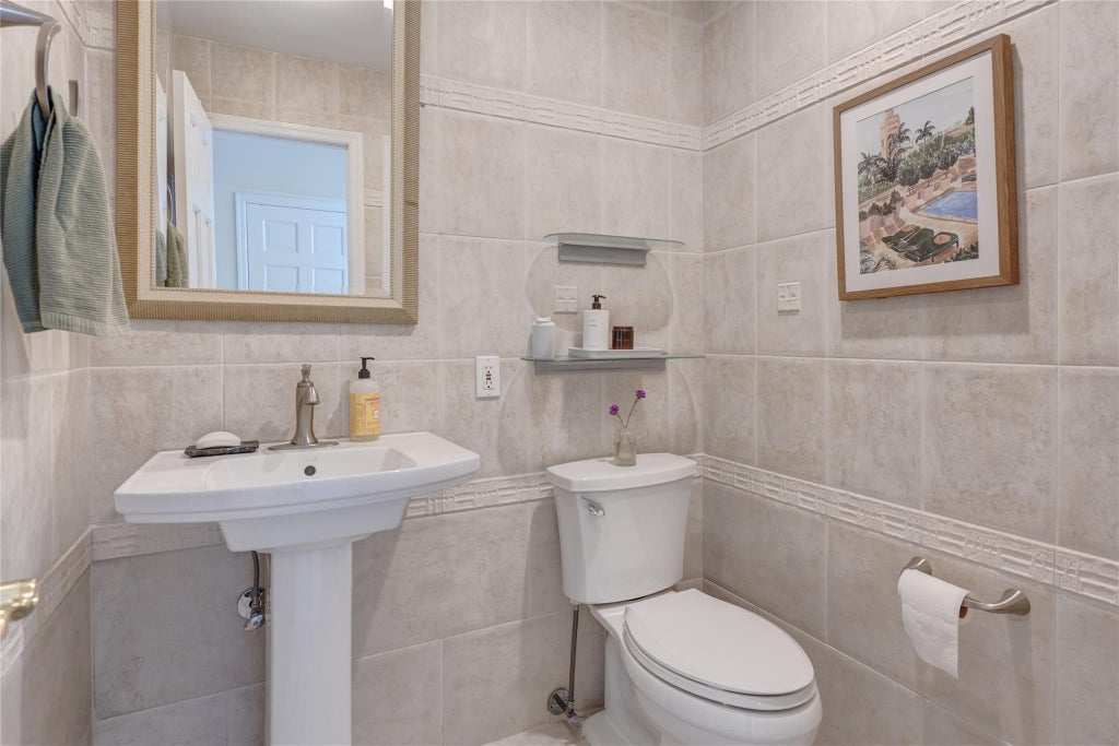 16 of 39 - 60 Juniper Lane, Muttontown, NY
