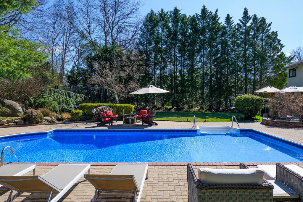 32 of 39 - 60 Juniper Lane, Muttontown, NY