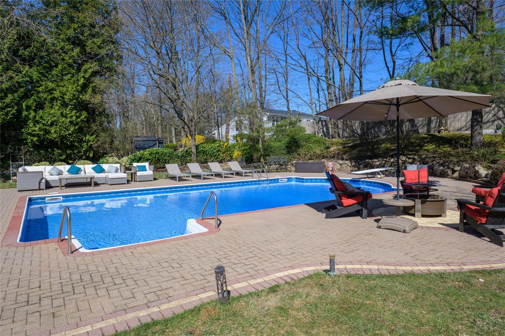 34 of 39 - 60 Juniper Lane, Muttontown, NY