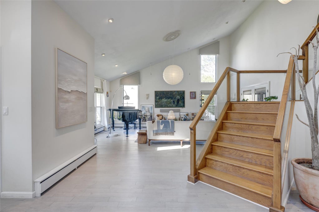 4 of 39 - 60 Juniper Lane, Muttontown, NY