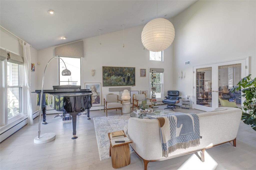 5 of 39 - 60 Juniper Lane, Muttontown, NY
