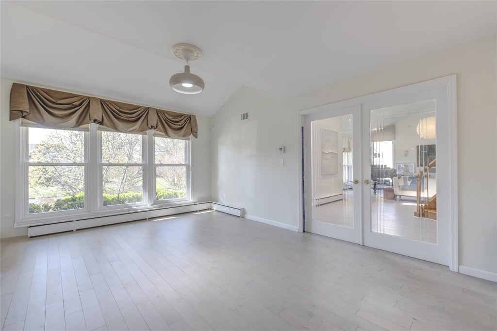 8 of 39 - 60 Juniper Lane, Muttontown, NY