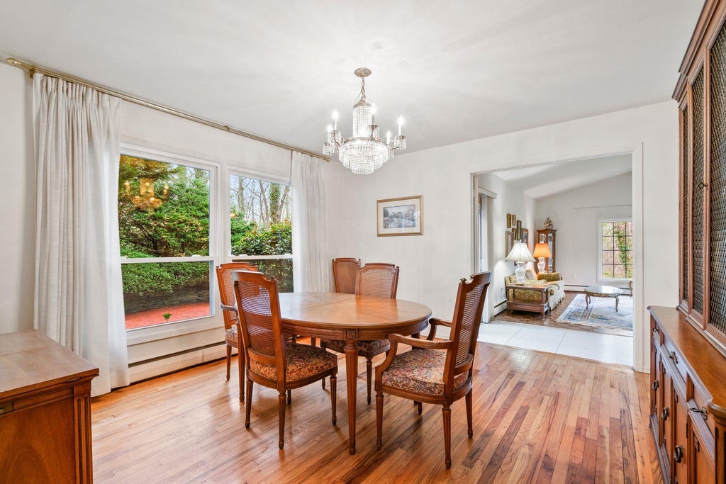 9 of 31 - 130 Turtle Cove Lane, Huntington, NY