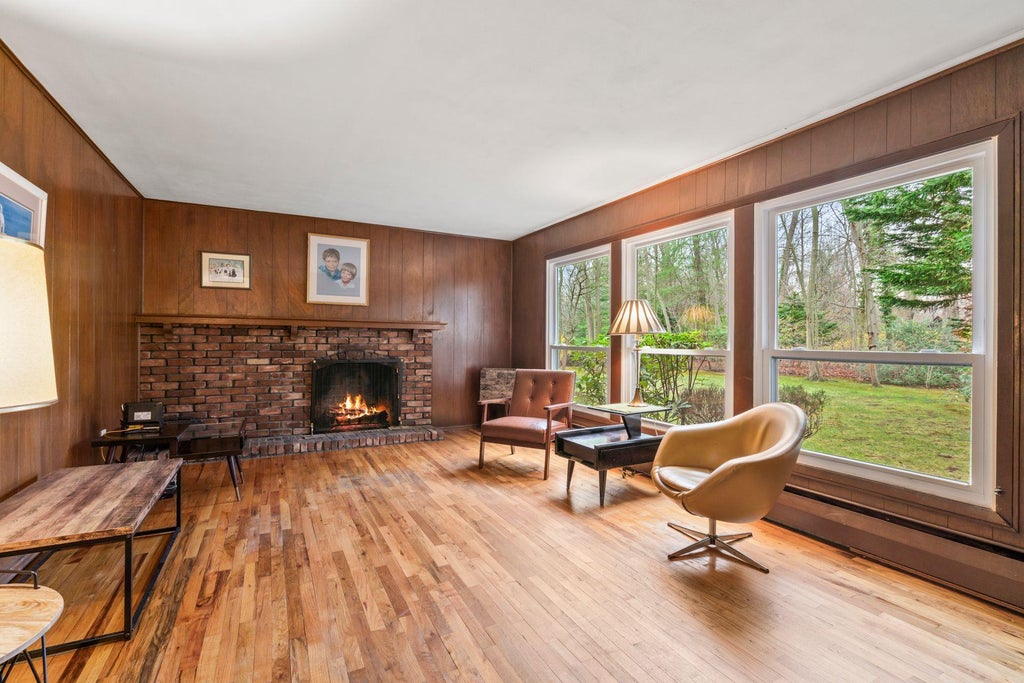 10 of 31 - 130 Turtle Cove Lane, Huntington, NY