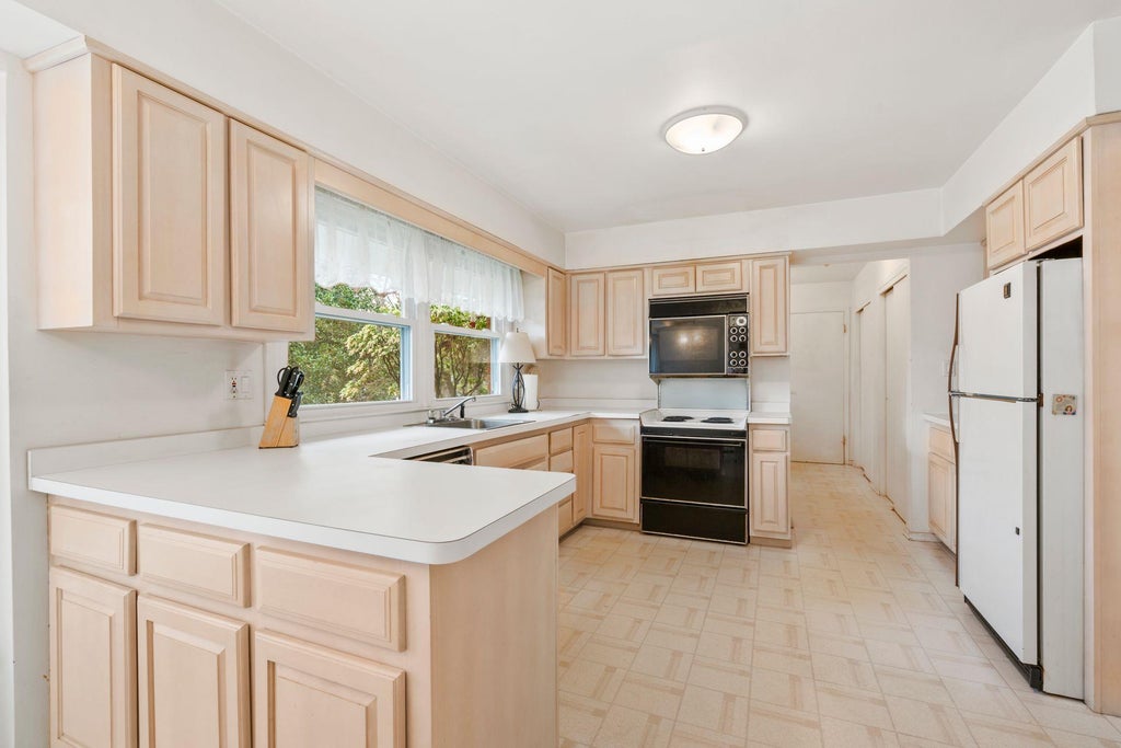 13 of 31 - 130 Turtle Cove Lane, Huntington, NY