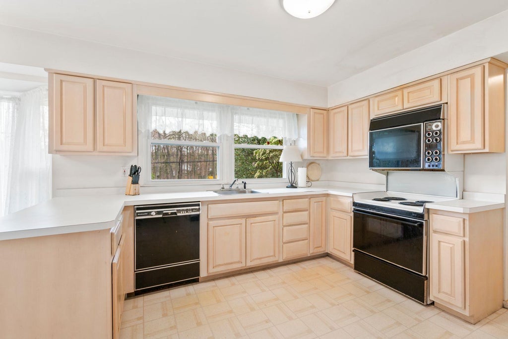 14 of 31 - 130 Turtle Cove Lane, Huntington, NY