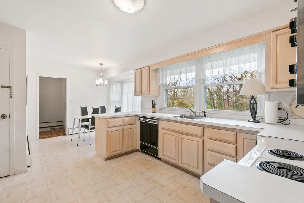 15 of 31 - 130 Turtle Cove Lane, Huntington, NY