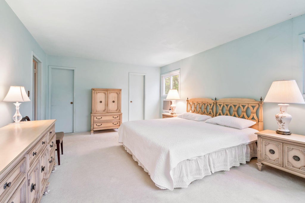 19 of 31 - 130 Turtle Cove Lane, Huntington, NY
