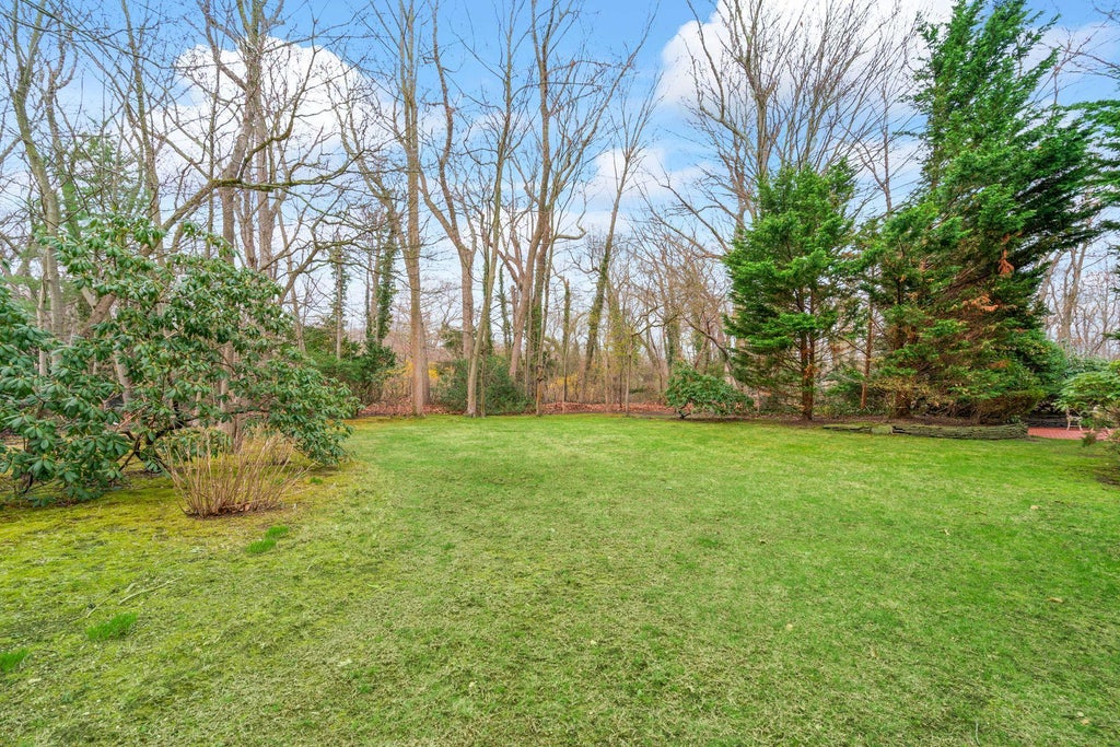 27 of 31 - 130 Turtle Cove Lane, Huntington, NY
