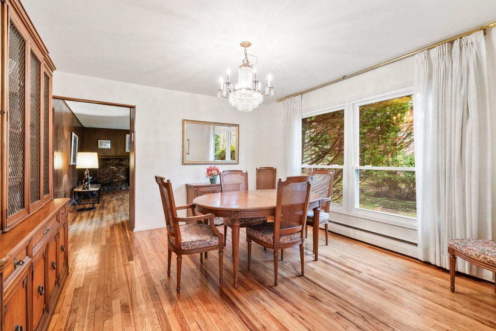 8 of 31 - 130 Turtle Cove Lane, Huntington, NY
