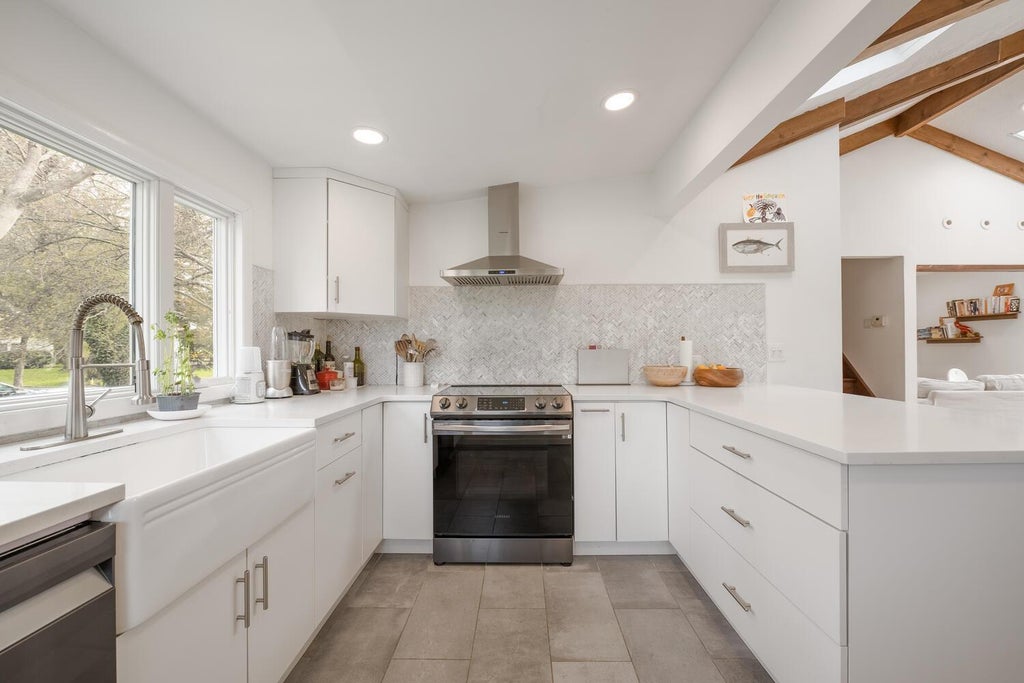 10 of 28 - 35 Turtle Cove Lane, Huntington, NY