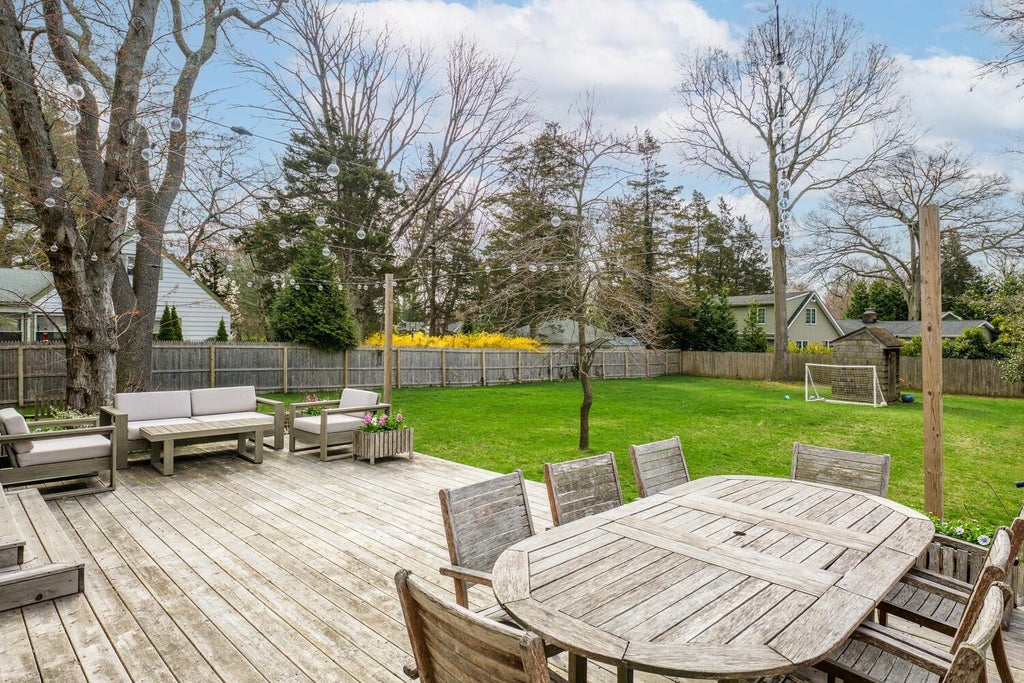 27 of 28 - 35 Turtle Cove Lane, Huntington, NY