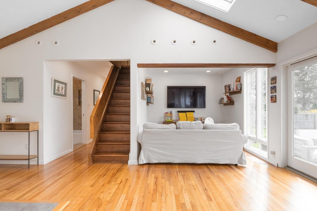 4 of 28 - 35 Turtle Cove Lane, Huntington, NY