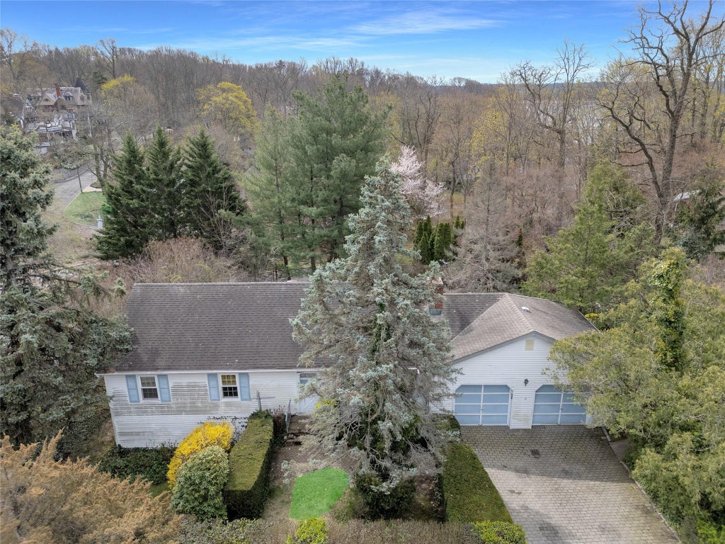 1 of 29 - 3 Sheridan Lane, Sea Cliff, NY