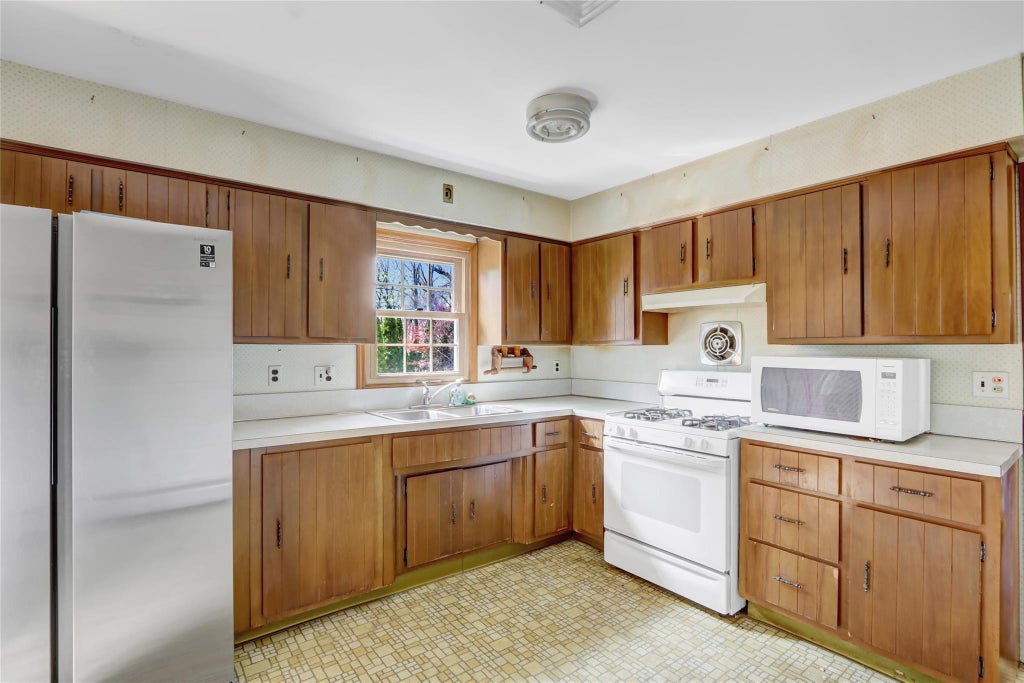 12 of 29 - 3 Sheridan Lane, Sea Cliff, NY