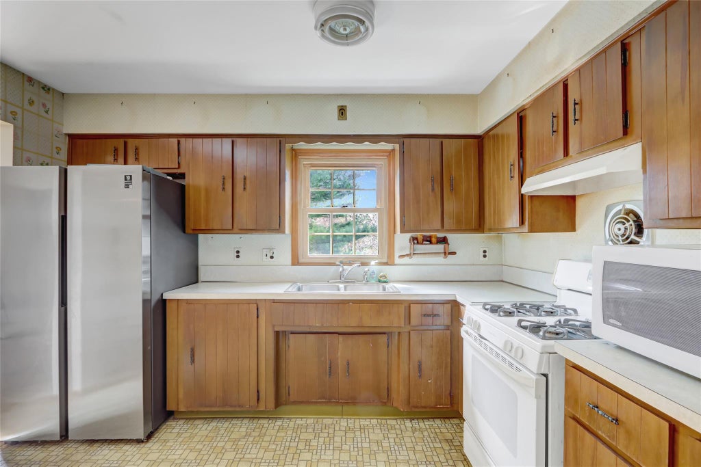 13 of 29 - 3 Sheridan Lane, Sea Cliff, NY