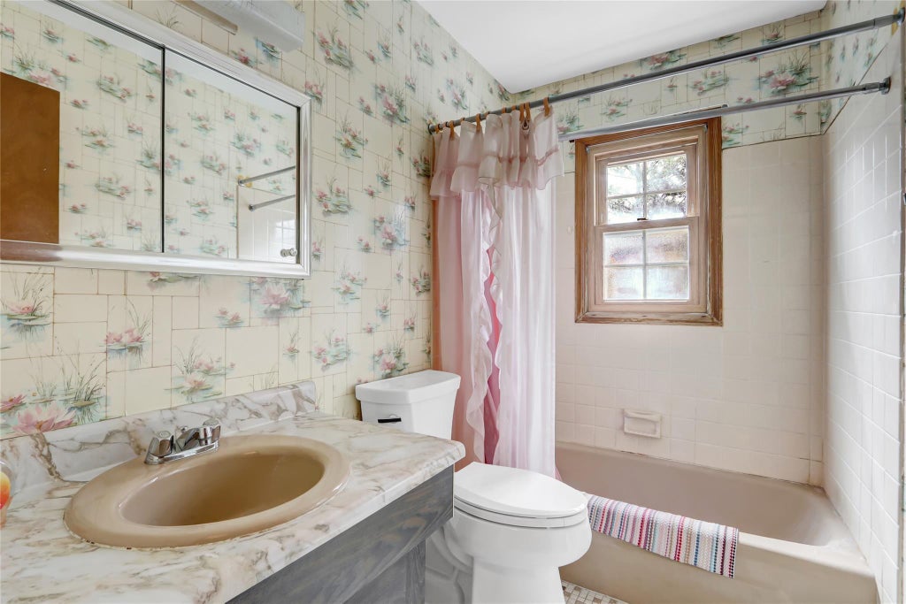 15 of 29 - 3 Sheridan Lane, Sea Cliff, NY